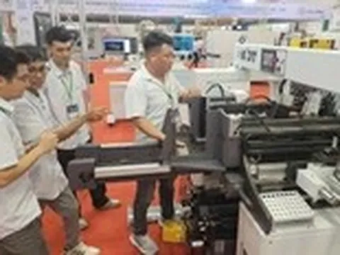 Công nghệ AI, máy móc Trung Quốc áp đảo tại triển lãm ngành gỗ