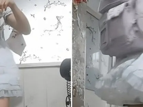 Phát hiện bà mẹ mặc váy xòe công chúa, tóc thắt nơ đi đón con gây tranh cãi