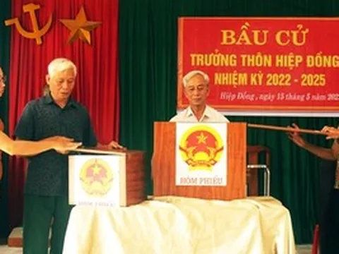 Ai đủ tiêu chuẩn làm Trưởng thôn, Tổ trưởng Tổ dân phố?