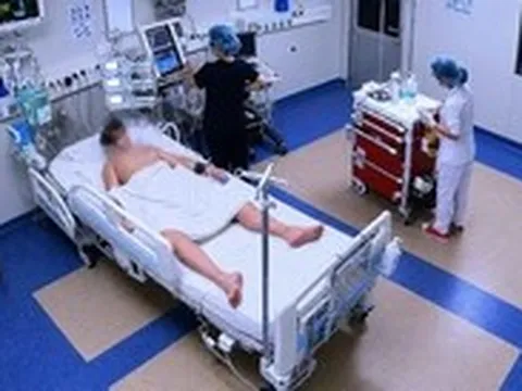 Cứu bé trai 13 tuổi đột ngột mắc viêm màng não mủ, phù não nguy kịch