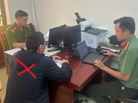 Người đàn ông đăng tải hình ảnh cá nhân ghép mặc quân phục CAND