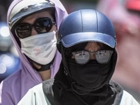 Chuyên gia: Chọn áo chống nắng đối phó thời tiết 40°C, phải xem chỉ số UPF, màu