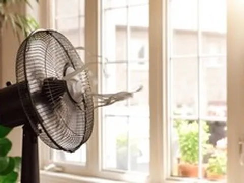 Loại quạt nào tốn điện nhất? Lời khuyên để dùng quạt điện mát không kém điều hòa mà vẫn tiết kiệm, tốt cho sức khỏe