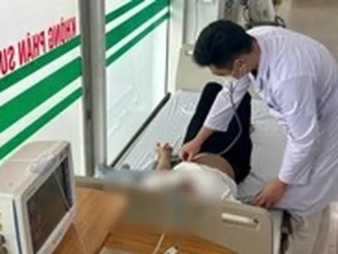 Giao hàng giữa trưa nắng, shipper trẻ gặp tai nạn vì say nắng