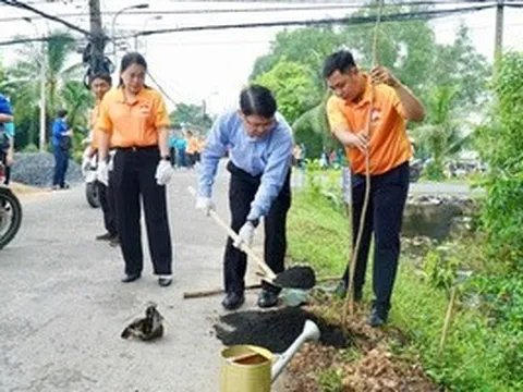 Xã Bình Chánh, TPHCM: Người dân hào hứng hưởng ứng Tết trồng cây