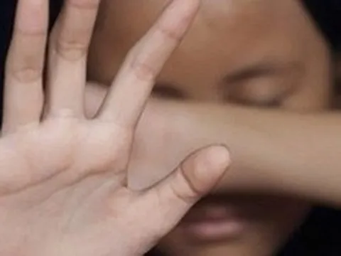 1 đứa trẻ bất đắc dĩ chứng kiến cha mẹ "làm chuyện ấy" sẽ có cảm giác như thế nào?