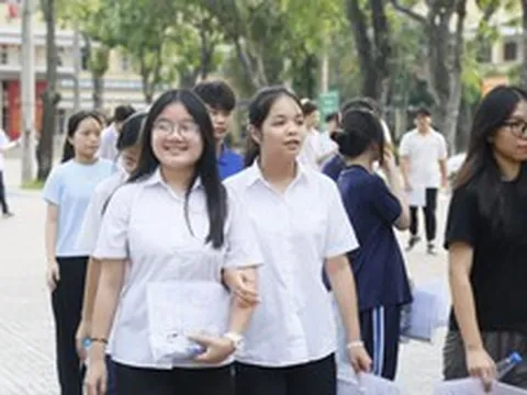 Sáng nay (29/5), gần 125.000 thí sinh Hà Nội làm thủ tục dự thi vào lớp 10