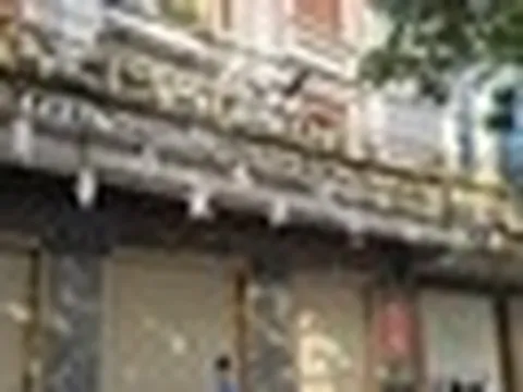Cảnh sát rời đi, cửa hàng vàng Phúc Thành ở Ninh Bình đóng cửa kín mít