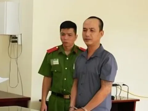 Bắt tạm giam gã đàn ông dùng ly thủy tinh, ghế nhựa đánh vợ hờ tại quán cà phê