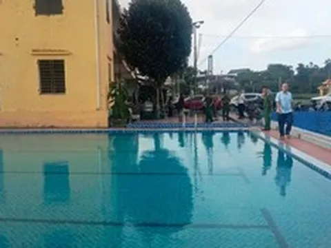3 cháu bé nguy kịch nghi do điện giật ở bể bơi trường học
