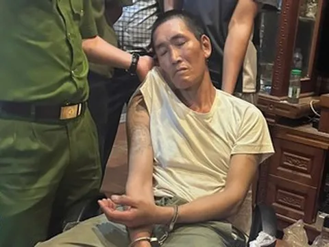 Khám nhà đối tượng dùng ma túy ở Sa Pa, phát hiện 2 khẩu súng