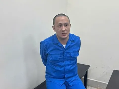 'Nghịch tử' nổ súng, cha dượng hoảng hốt chạy vào trong nhà