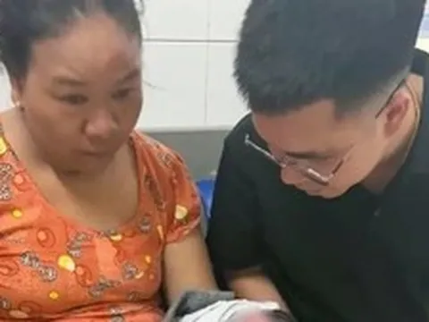 Phát hiện trẻ sơ sinh còn dây rốn bị bỏ trước cổng chùa ở Huế