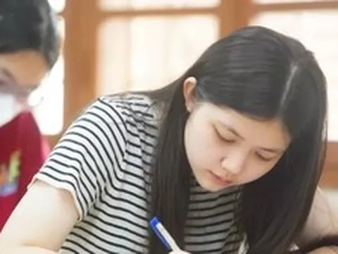Gần 125.000 thí sinh Hà Nội làm bài thi Ngữ văn vào lớp 10
