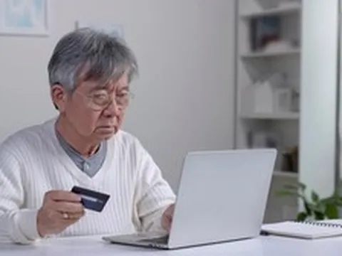 Vội vàng rót 1,6 tỷ đồng vào chứng khoán: Sau một năm, thứ duy nhất cụ ông 62 tuổi "lãi" là bài học này