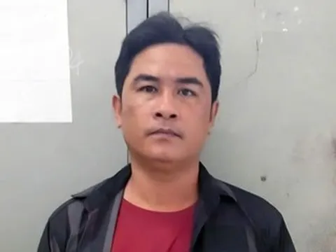 Bắt tạm giam người đàn ông đập phá ô tô sau mâu thuẫn vì tiếng còi xe