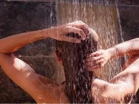 Cô gái bỏ tắm nhiều tháng liền và cái kết bất ngờ