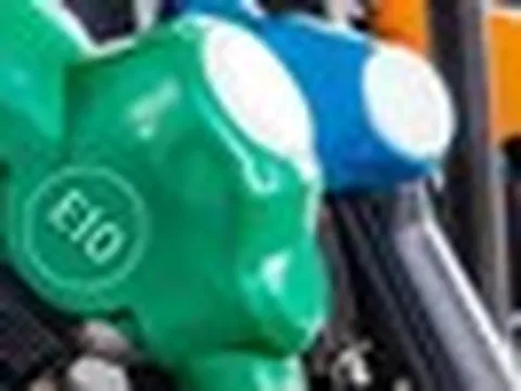 Loại xe nào cần cẩn trọng khi đổ xăng E10 để tránh hỏng động cơ?