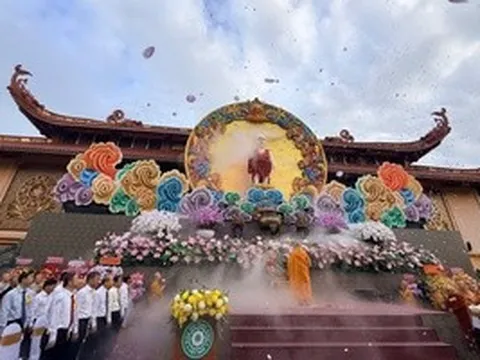 Đại lễ Phật đản Phật lịch 2570: Làm cho cuộc sống tốt đẹp hơn bằng ngọn đèn từ bi
