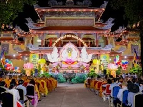 Văn khấn cúng lễ Phật đản 2026