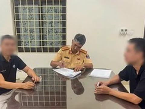 Sự thật bất ngờ về người đàn ông đi sai làn, hỏi CSGT 'em biết anh không'