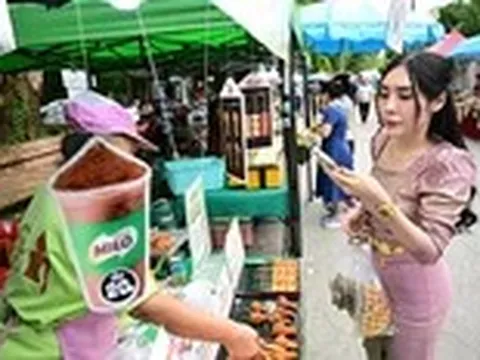 'Chạy đua' mở cửa thanh toán quốc tế