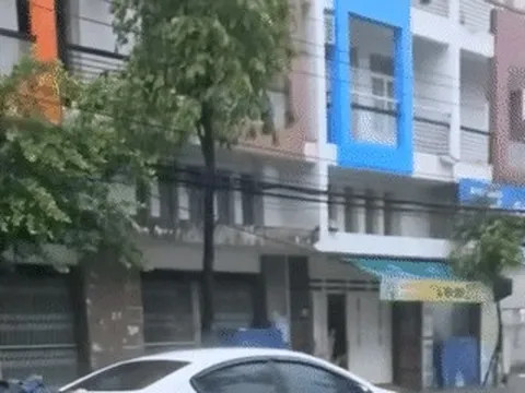 Nhiều tuyến đường ở Nha Trang ngập sâu sau mưa lớn