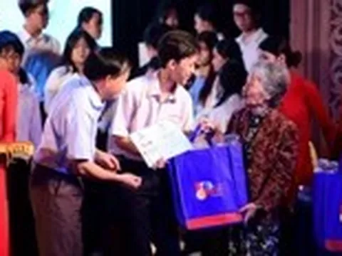 Chia tay bà Nguyễn Thị Minh Phượng - một người đồng hành nghĩa tình của Tuổi Trẻ