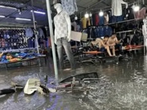 Mưa lớn, ngập nhiều nơi ở Nha Trang