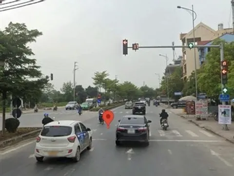 Xe quay đầu khi đèn rẽ trái đỏ, tài xế có bị xử phạt?