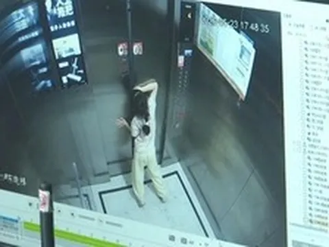 Hai đứa trẻ 9 tuổi bị kẹt trong thang máy gần 2 giờ: Nhấn chuông khẩn cấp 50 lần nhưng bảo vệ chỉ cho là... đang "nghịch"