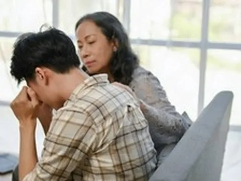 Hú hồn nghe tin con "bị bắt", bà mẹ Hà Nội có màn ứng biến tuyệt vời giúp con thoát hiểm