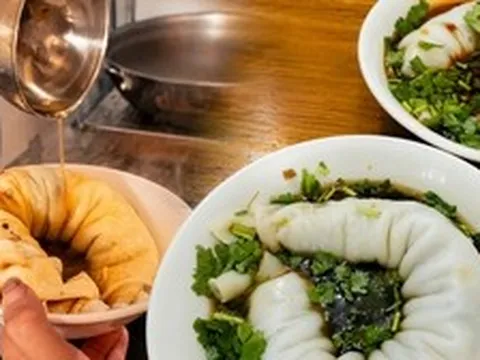 Một món ăn sáng "lạ tai" ở Trung Quốc khiến dân du lịch mê mẩn: Giống bánh cuốn Quảng Đông nhưng có một thứ làm nên khác biệt cả vùng