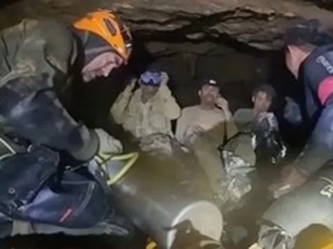 Ly kỳ 11 ngày tìm đường sống của 4 người mắc kẹt trong hang động: "Tôi phải ra ngoài để gặp các em và mẹ"