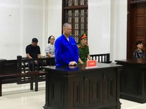 Người đàn ông mua thuốc diệt chuột hiệu 'Mèo đen', bỏ vào cháo để đầu độc vợ