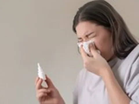 Nhiều người hễ nghẹt mũi là tự nghĩ 'phải dùng thuốc xịt hằng ngày mới bớt'