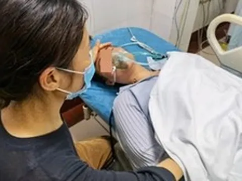 Ướt mưa 10 phút, người phụ nữ "thập tử nhất sinh" vì bệnh não: Bác sĩ cảnh báo 3 dấu hiệu cần tới bệnh viện ngay!