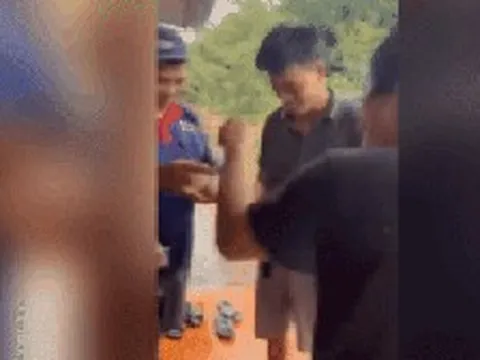 CLIP: Nam thanh niên cắt sầu riêng thuê trúng độc đắc 12 tỉ đồng xổ số miền Nam
