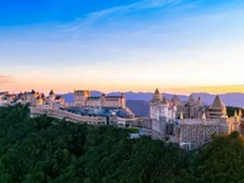 Việt Nam có nơi sở hữu 4 mùa trong 1 ngày, chỉ cách trung tâm hơn 20km, báo Tây gọi là 'cổ tích giữa thực tại'