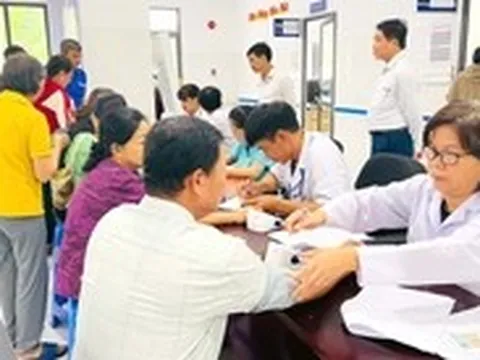 Khám sức khỏe miễn phí, lập hồ sơ sức khỏe điện tử cho người dân ở Côn Đảo