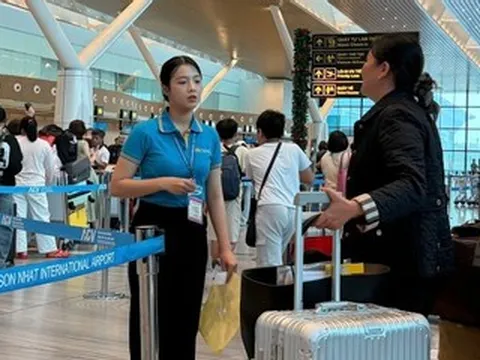 Lượng khách du lịch hè qua sân bay Tân Sơn Nhất gần bằng cao điểm Tết