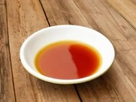 Người bệnh cao huyết áp nên dùng nước mắm hay muối?