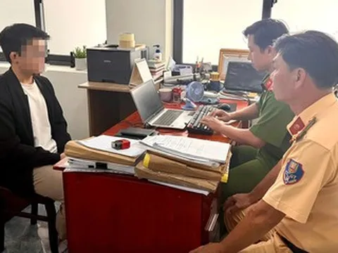 Công an mời làm việc với tài xế lái ô tô Porsche biểu diễn drift trên đường phố