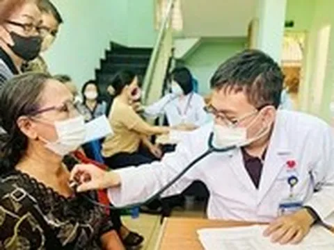 Chạy đua cho chiến dịch khám sức khỏe bao phủ toàn dân
