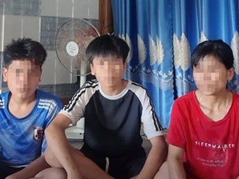 Tài xế xe ghép tăng giá cước giữa đường, 2 thiếu niên đành gán điện thoại