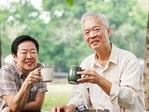 Nghỉ hưu 10 năm, tôi nhận ra: Có tiền tiết kiệm cũng đừng vội cho con hết, hãy ưu tiên 3 điều này để tuổi già không phụ thuộc ai