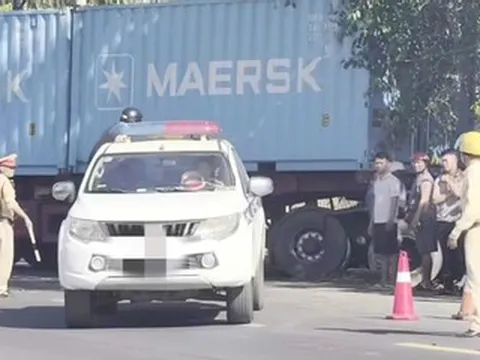 Xe container va chạm xe công nông trên quốc lộ, 3 người tử vong