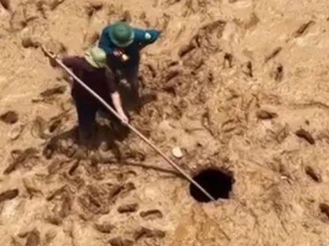 'Hố tử thần' xuất hiện giữa đồng, Chủ tịch Cao Bằng chỉ đạo khẩn