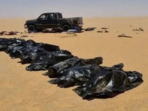 Ám ảnh hiện trường vụ hỏng xe giữa sa mạc Sahara: 49 người tử vong vì khát nước, 2 người sống sót thần kỳ nhờ đi bộ 48km