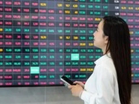Chứng khoán tuần mới: Dòng tiền không mạnh, chuyên gia khuyên cẩn trọng trong giải ngân